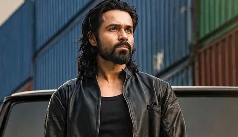 চুমু ছাড়াই ইমরানের একক দাপটে শতকোটি