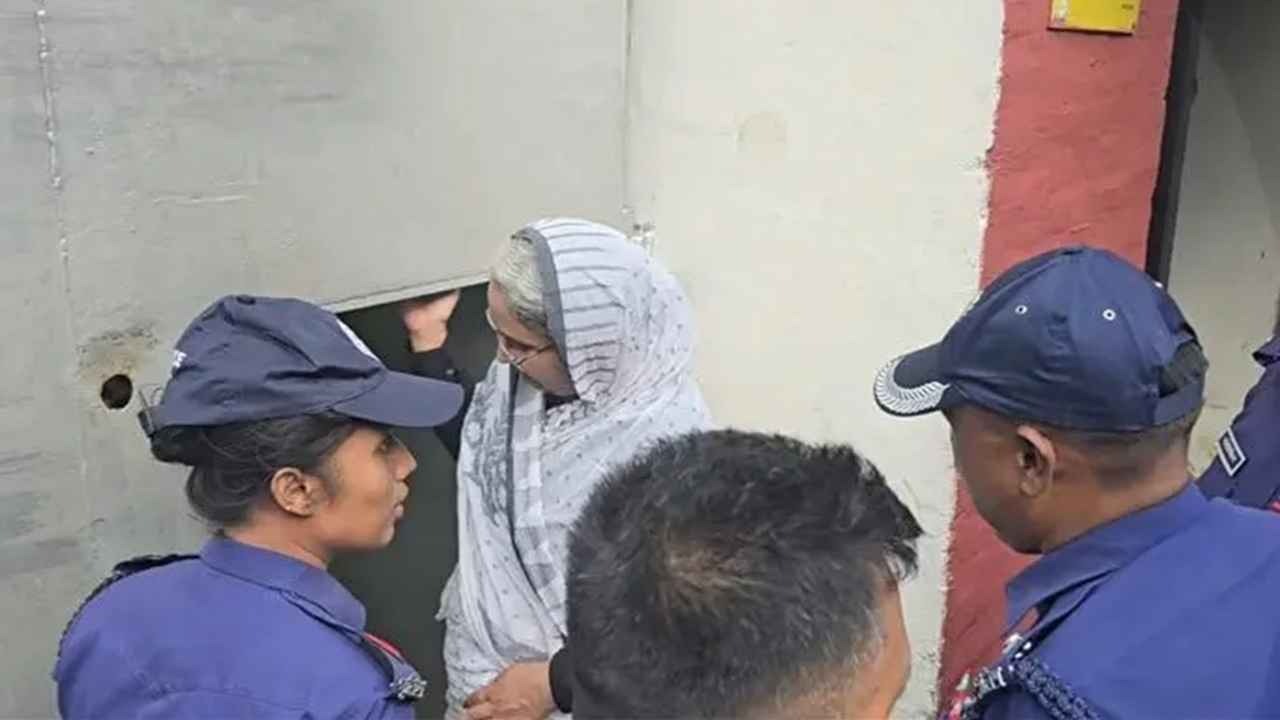 স্বামীকে শেষ বিদায় জানিয়ে কারাগারে সাবেক মন্ত্রী দীপু মনি