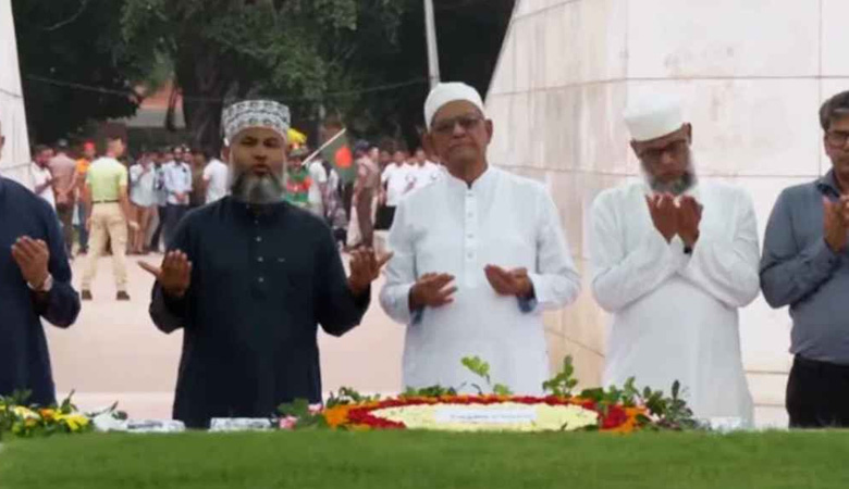 জিয়াউর রহমান ও খালেদা জিয়ার সমাধিতে শ্রদ্ধা জানালেন নতুন রাষ্ট্রপতি