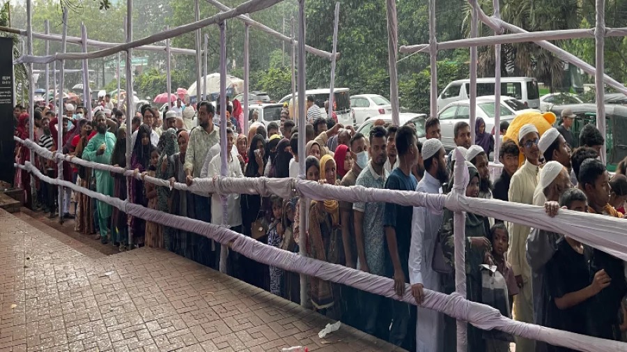 জুলাই জাদুঘরে ভিড়, টিকিট-সময় নিয়ে ভোগান্তি
