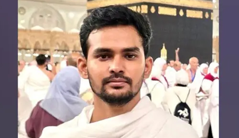 ওমরাহ করলেন আসিফ মাহমুদ