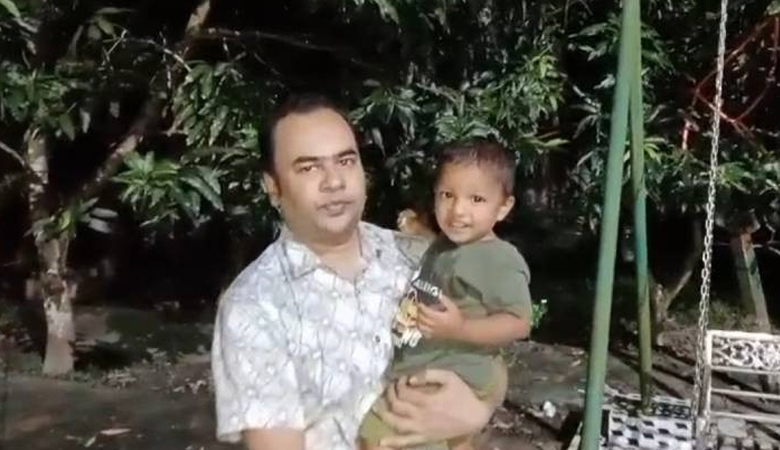 দুই বছরের শিশুকে রাস্তায় ফেলে গেলেন মা
