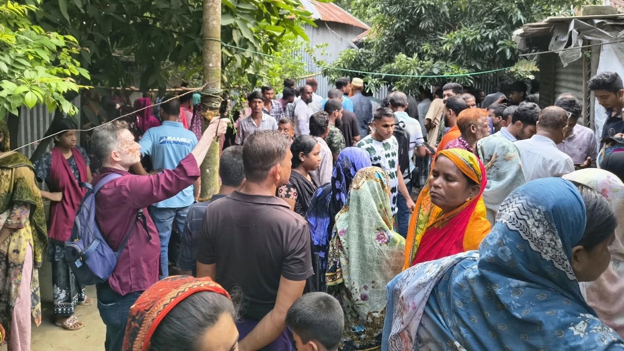 গোয়ালন্দে চা দোকানদারকে কুপিয়ে গলা কেটে হত্যা