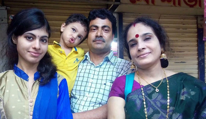 শিক্ষক পড়েছিলেন ছাদে, স্ত্রী-মেয়ে সিঁড়িতে আর ছেলে খাটের নিচে