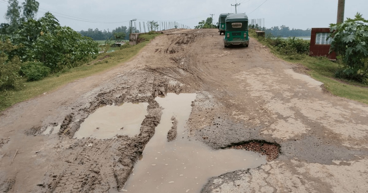 বাসিন্দাদের আতঙ্ক ঘাটাইলের দেওপাড়ার খাগড়া ব্রিজ