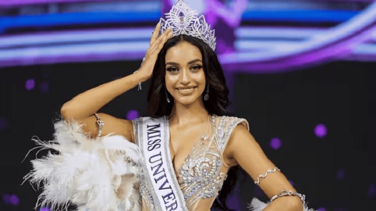 কেরালার কাজিয়ার মাথায় মিস ইউনিভার্স ইন্ডিয়ার মুকুট