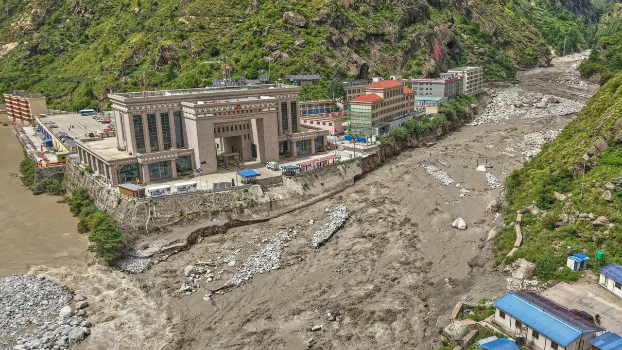 নেপালে ভূমিকম্পের পরই ভয়াবহ বন্যা-ভূমিধস, নিহত ১৫৭