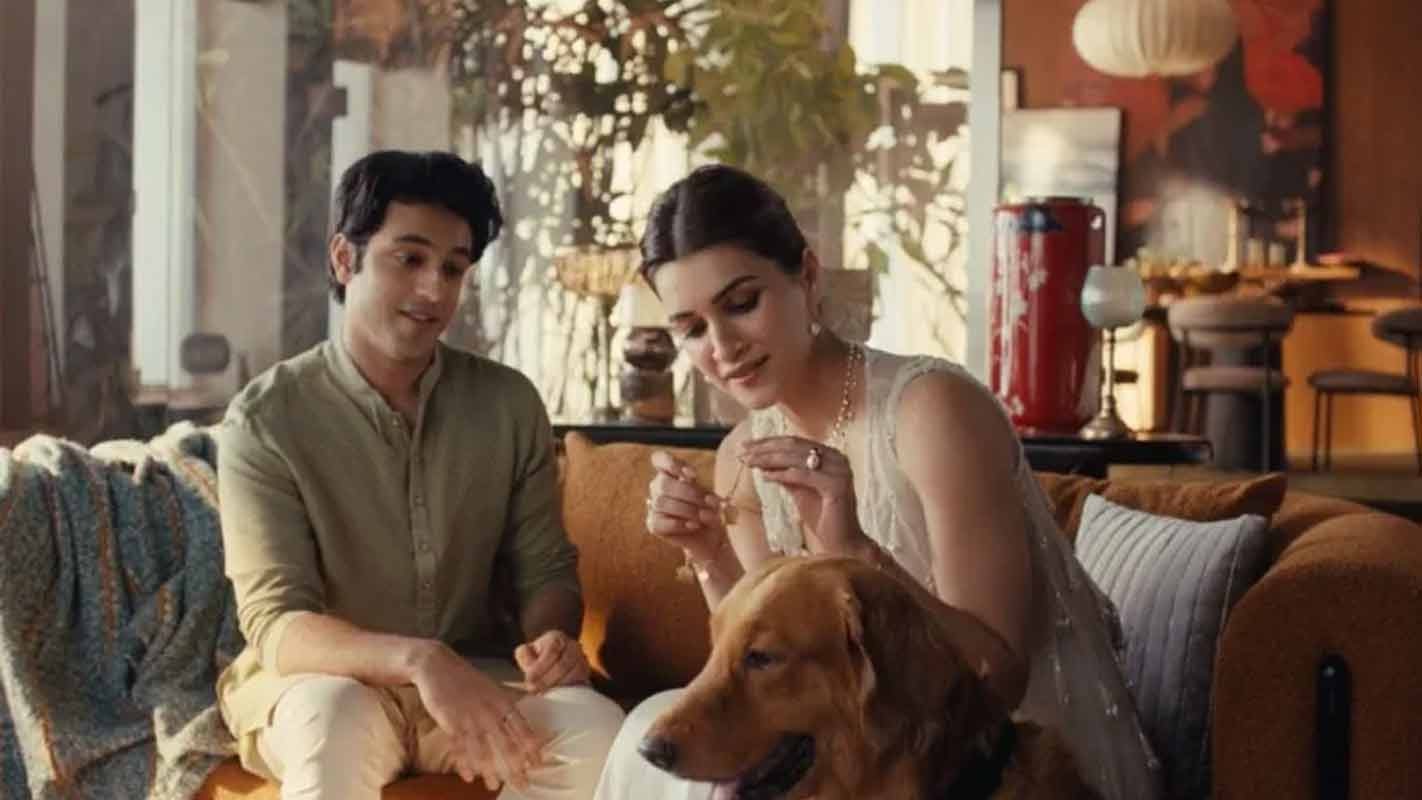 কৃতি শ্যাননের পোশাক নিয়ে বিতর্ক, সরানো হলো বিজ্ঞাপন