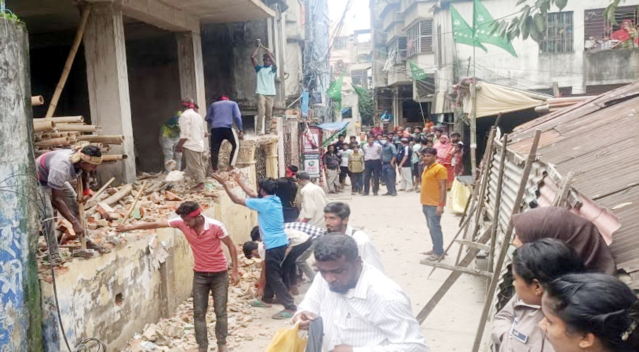 নকশা ও পার্কিং অনিয়মে উৎসব সুপার শপকে ৮ লাখ জরিমানা