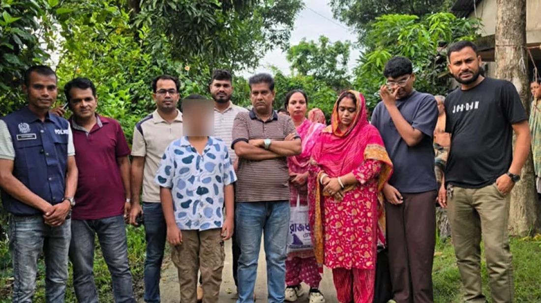 নিখোঁজ নয়, বন্ধকি স্বর্ণের অভিযোগের মধ্যেই সপরিবারে আটক পিন্টু দাস