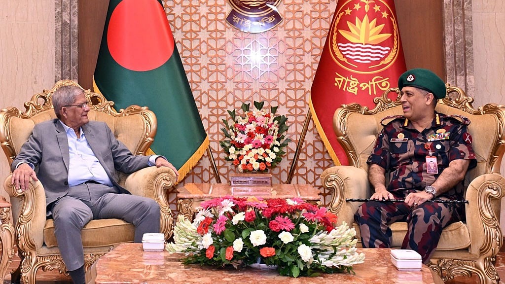 চোরাচালান ও সীমান্ত হত্যা বন্ধে বিজিবিকে আরো কার্যকর হওয়ার আহ্বান রাষ্ট্রপতির