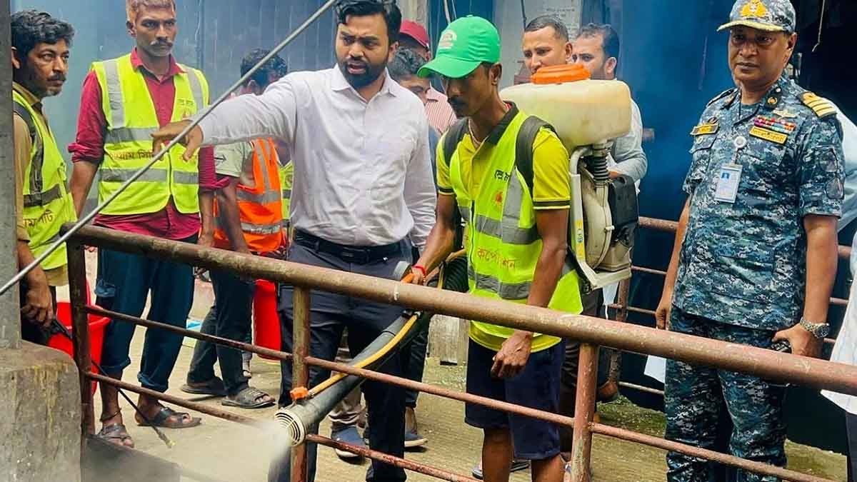 চট্টগ্রাম নগরে বাড়ছে ডেঙ্গু, ১৯ ওয়ার্ডে মশক নিধন অভিযান শুরু