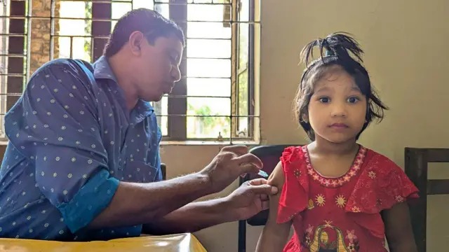 চলতি মাসের শেষদিকে দেশজুড়ে হামের বিশেষ টিকা