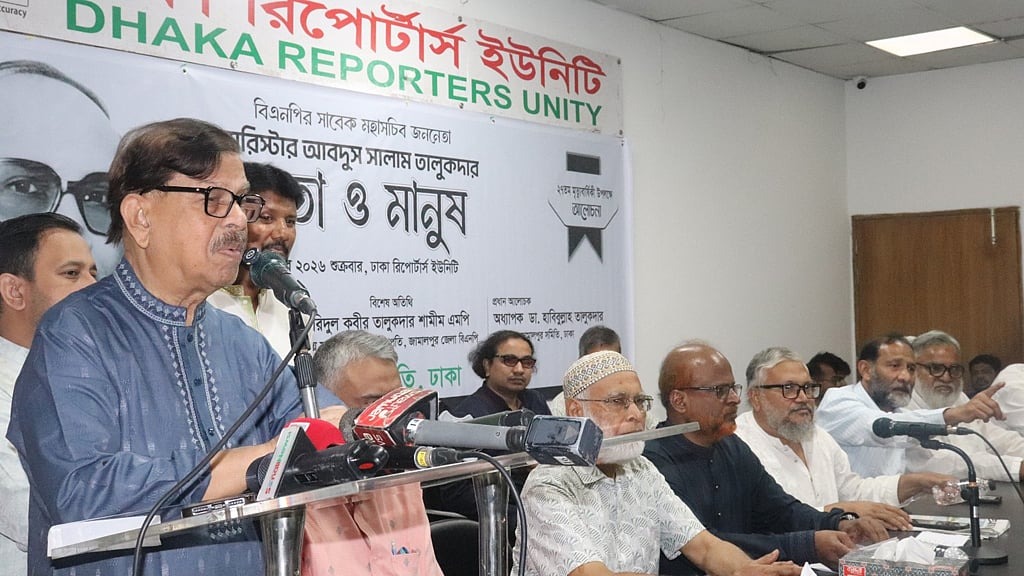 বিএনপির মন্ত্রীদের হিসাব করে কথা বলার পরামর্শ মান্নার