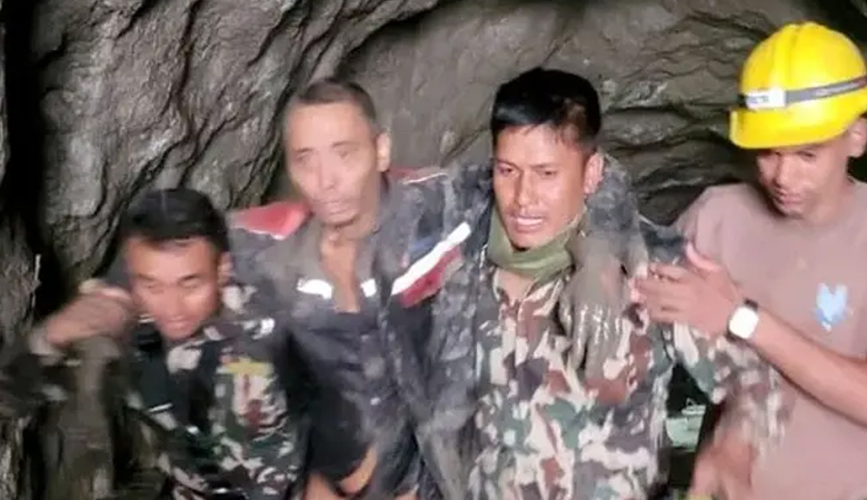 বন্যার ১০ দিন পর সুড়ঙ্গ থেকে চীনা নাগরিক উদ্ধার