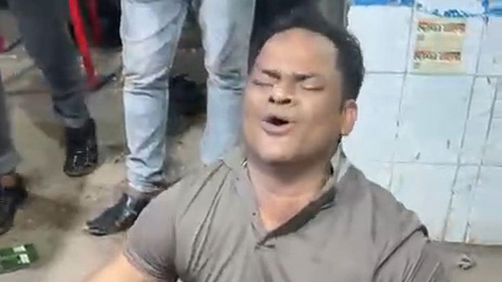 থানার সামনে এএসআইয়ের নাচ-গানের ভিডিও, তদন্তে পুলিশ