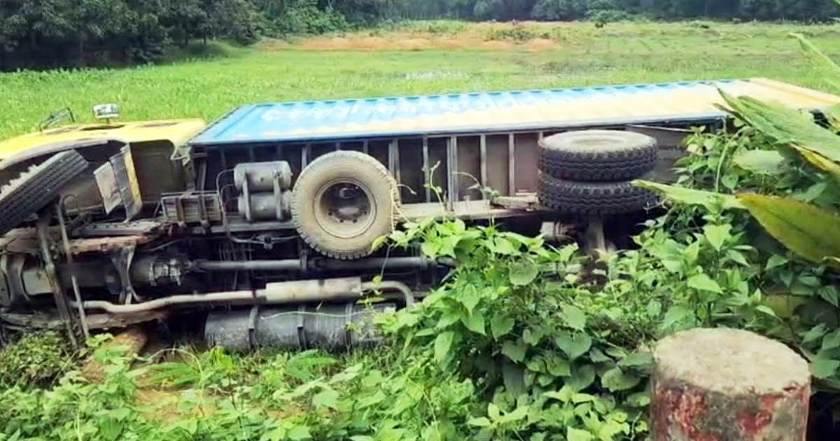 কালিয়াকৈরে সিএনজি ও কাভার্ড ভ্যানের সংঘর্ষে নিহত ৩