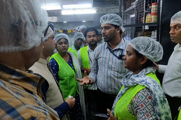 কলকাতায় খাদ্যসুরক্ষা অভিযানে ৪০ রেস্তোরাঁর লাইসেন্স স্থগিত