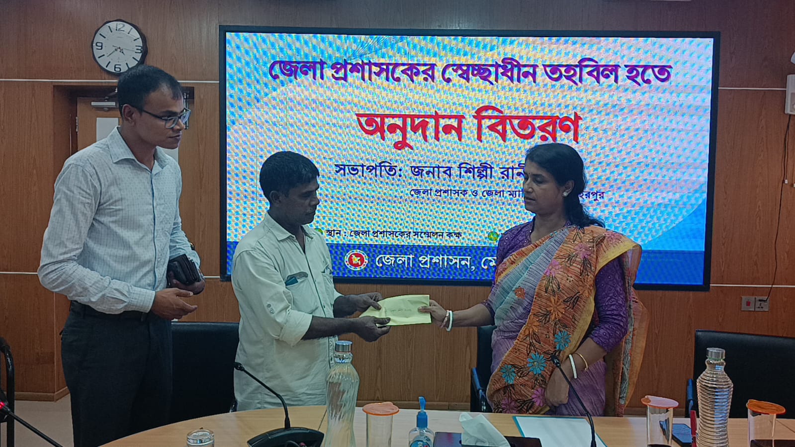 মেহেরপুরে ৭৯ জনকে জেলা প্রশাসকের অনুদান