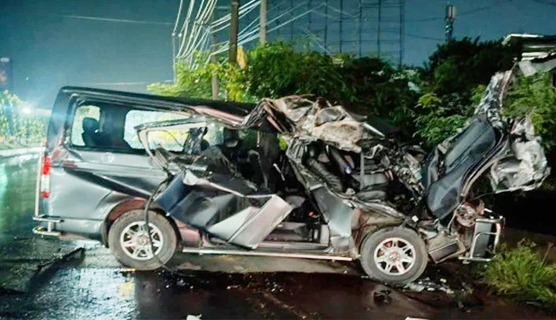 কাভার্ডভ্যান ও মাইক্রোবাসের সংঘর্ষে মৃত্যু বেড়ে ৪