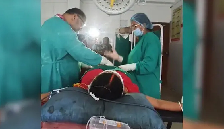 বিদ্যুৎ না থাকায় টর্চের আলোয় অস্ত্রোপচার