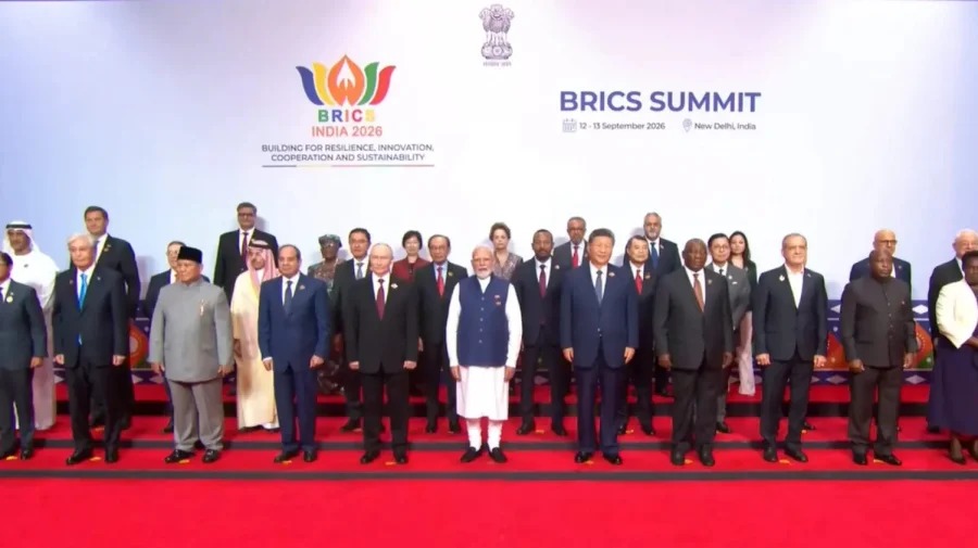 ব্রিকসের পারিবারিক ছবিতে মধ্যমণি মোদির দুই পাশে পুতিন-শি