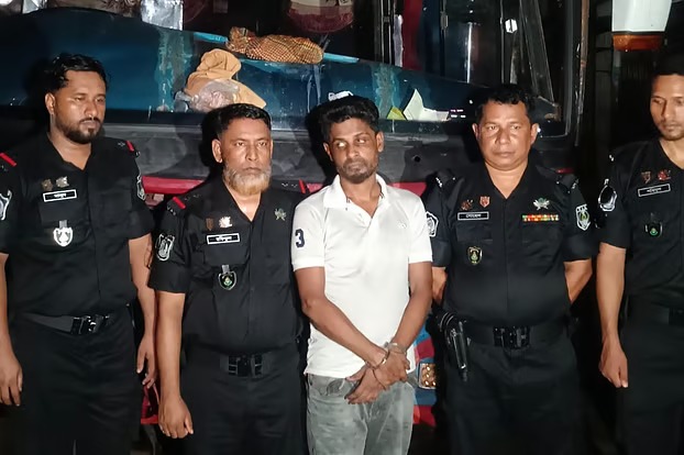 যাত্রীবেশে গাড়িতে অপরাধীচক্র, রুখবে কে?