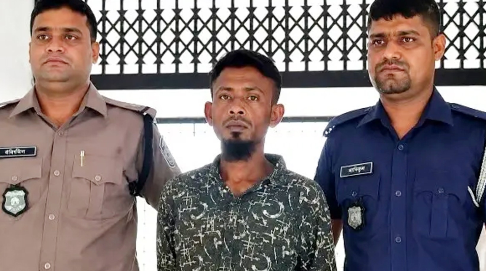 স্কুলছাত্রীকে ডেকে ধর্ষণ, হত্যা করে ঘরের মেঝেতে পুঁতে রাখে