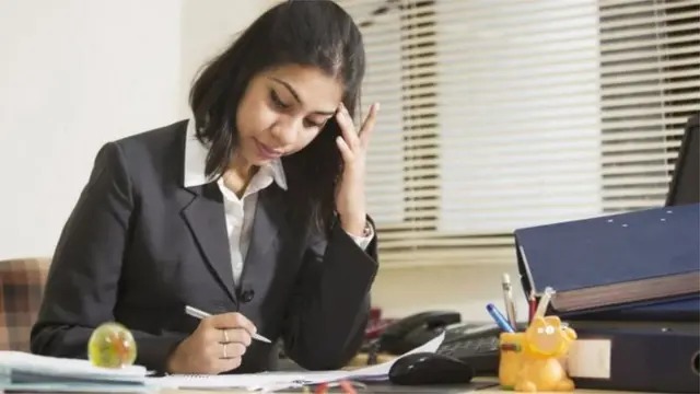বেসরকারি চাকরিজীবীদের অধিকার নিয়ে আর কালক্ষেপণ নয়