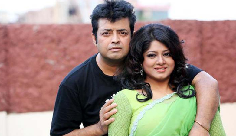 ‘আইফোন কি তাহলে মৃত্যুর ফাঁদ?’ মৌসুমীকে যে কথা বলেছিলেন ওমর সানি