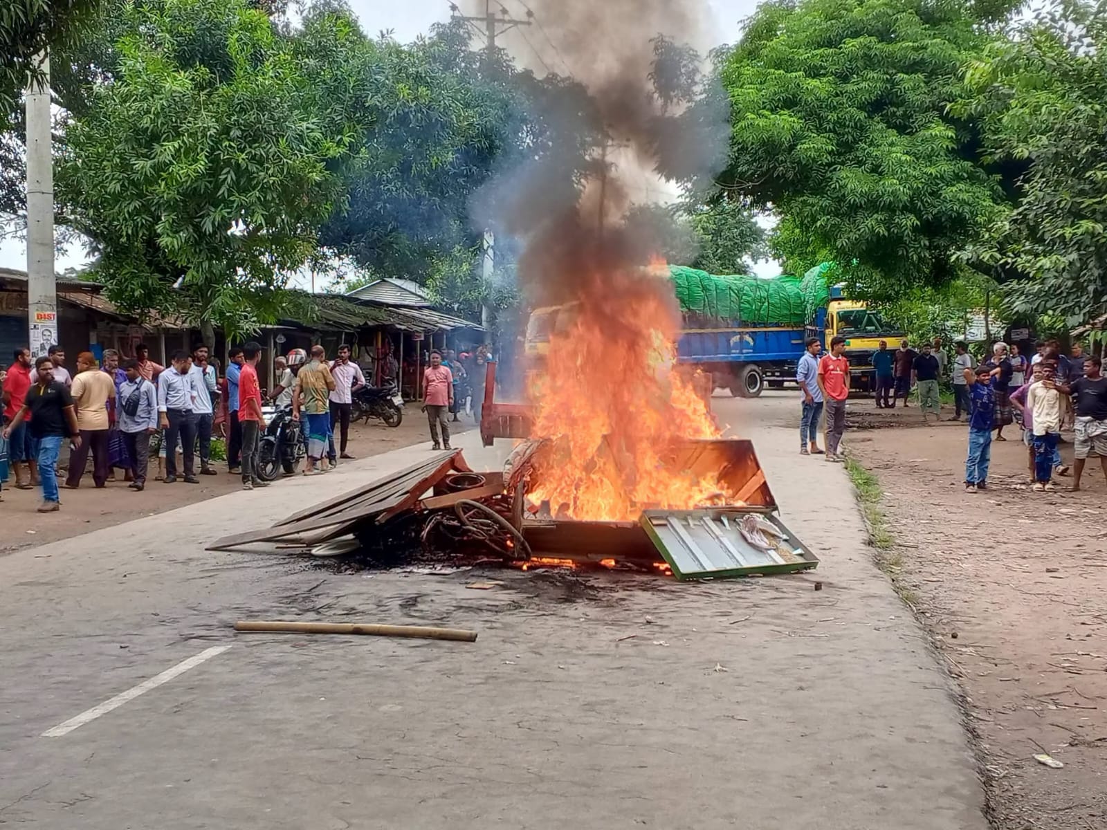 শিশু রুহিকে হত্যা ও লাশ গুমের অভিযোগে মহাসড়ক অবরোধ