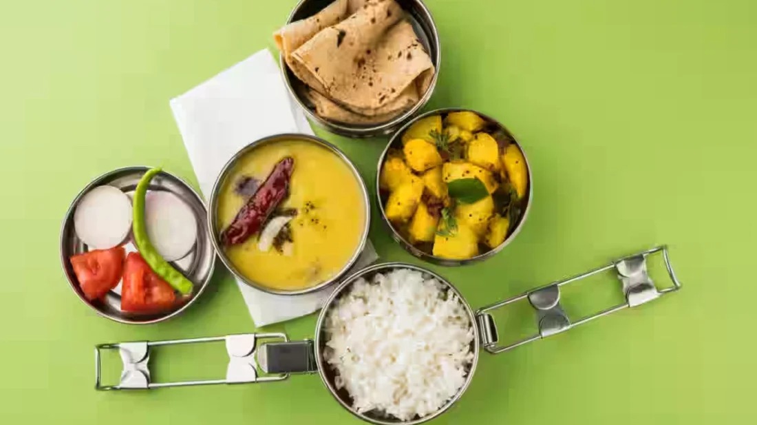 অফিস বা স্কুলের টিফিনে একঘেয়েমি কাটাতে তিন পদ