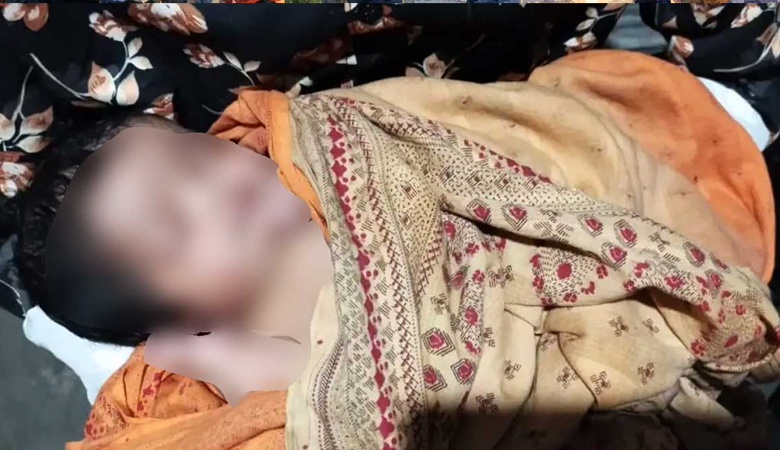 রাস্তার পাশে পলিথিনের ব্যাগে মিলল জীবিত নবজাতক