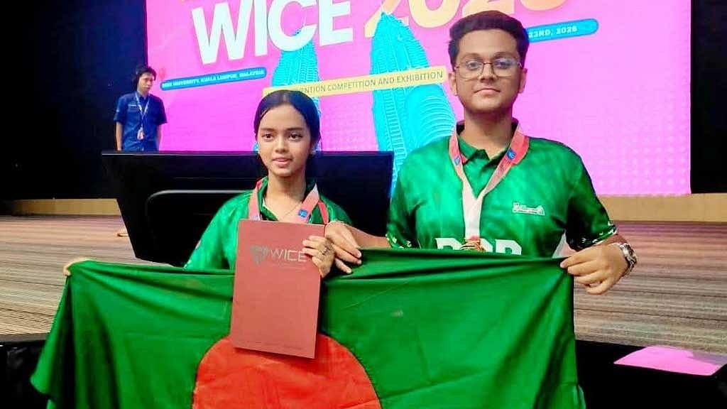 চাঁদপুরের দুই শিক্ষার্থীর রোবট, মালয়েশিয়ায় স্বর্ণজয়