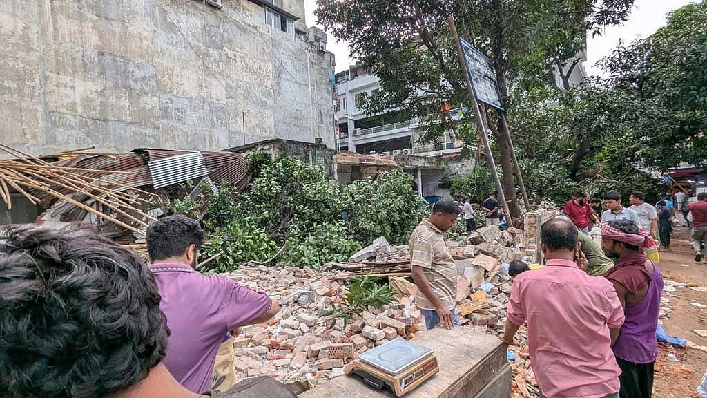 মিরপুরে মধ্যরাতে গুঁড়িয়ে দেওয়া হলো এনজিও কার্যালয়
