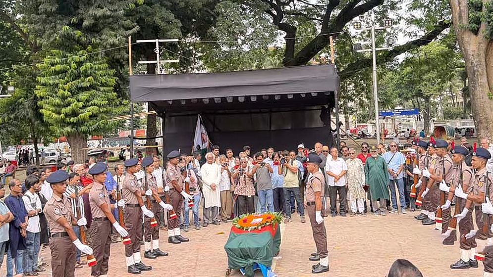 আখতার হুসেনকে শহীদ মিনারে শ্রদ্ধা-ভালোবাসায় শেষ বিদায়
