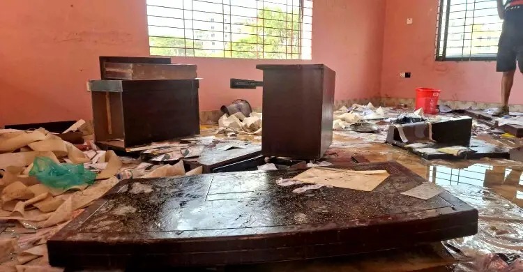 এবার মোহাম্মদপুরে অফিস ভাঙচুর-লুটপাট করে জমি দখলের অভিযোগ