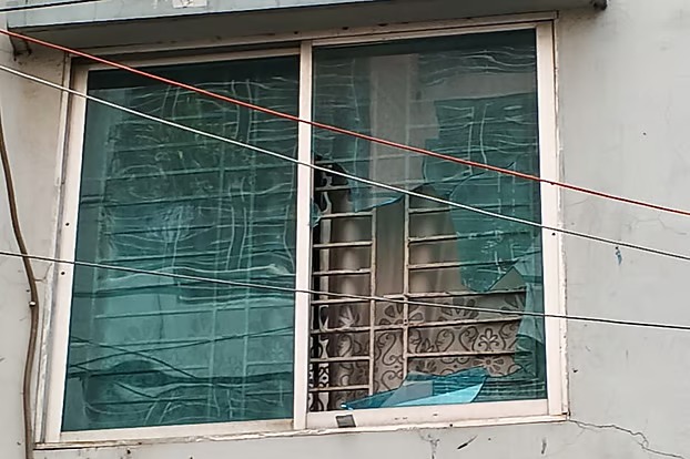 আদাবরে বাড়ি দখলের চেষ্টার অভিযোগ, ফটকে কোপানোর দাবি