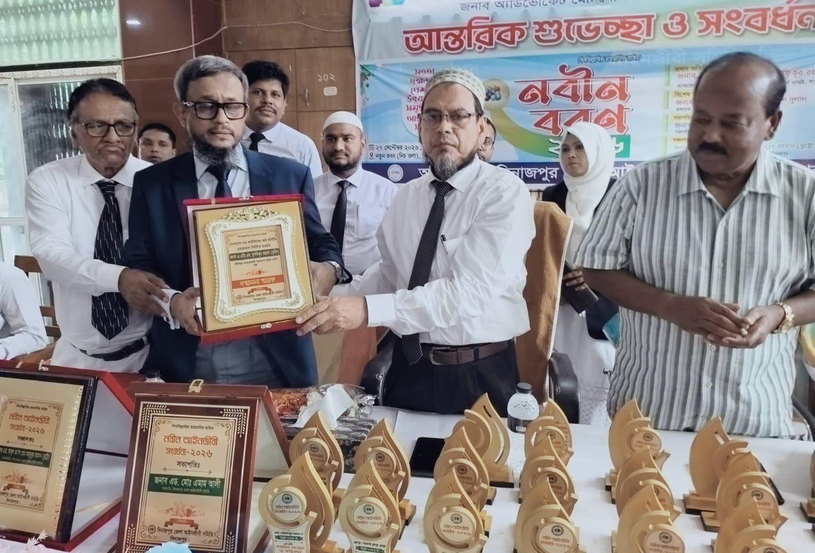 দিনাজপুরে দুই আইনজীবী সংবর্ধিত, নবীনবরণ