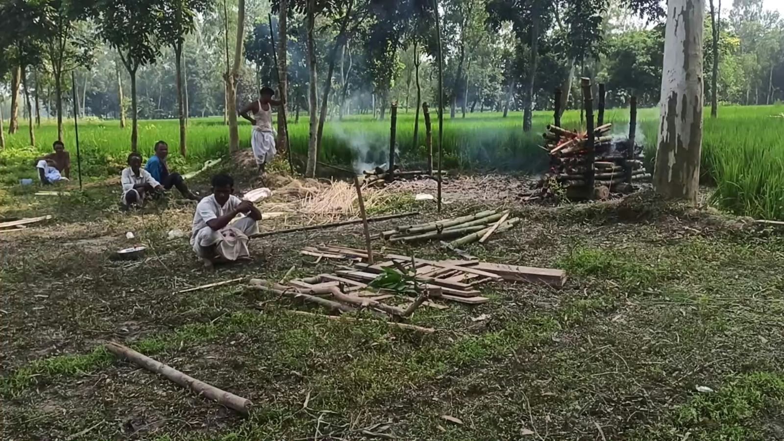 স্বামীর মৃত্যুর শোকে চলে গেলেন স্ত্রীও, পাশাপাশি শেষকৃত্য