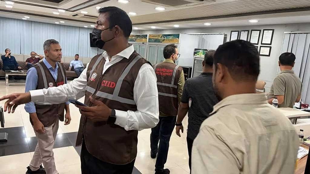শুল্কমুক্ত মদ অননুমোদিত গুদামে, সালমান মুক্তাদিরের শ্বশুর নুর ইসলামের চার গুদাম সিলগালা
