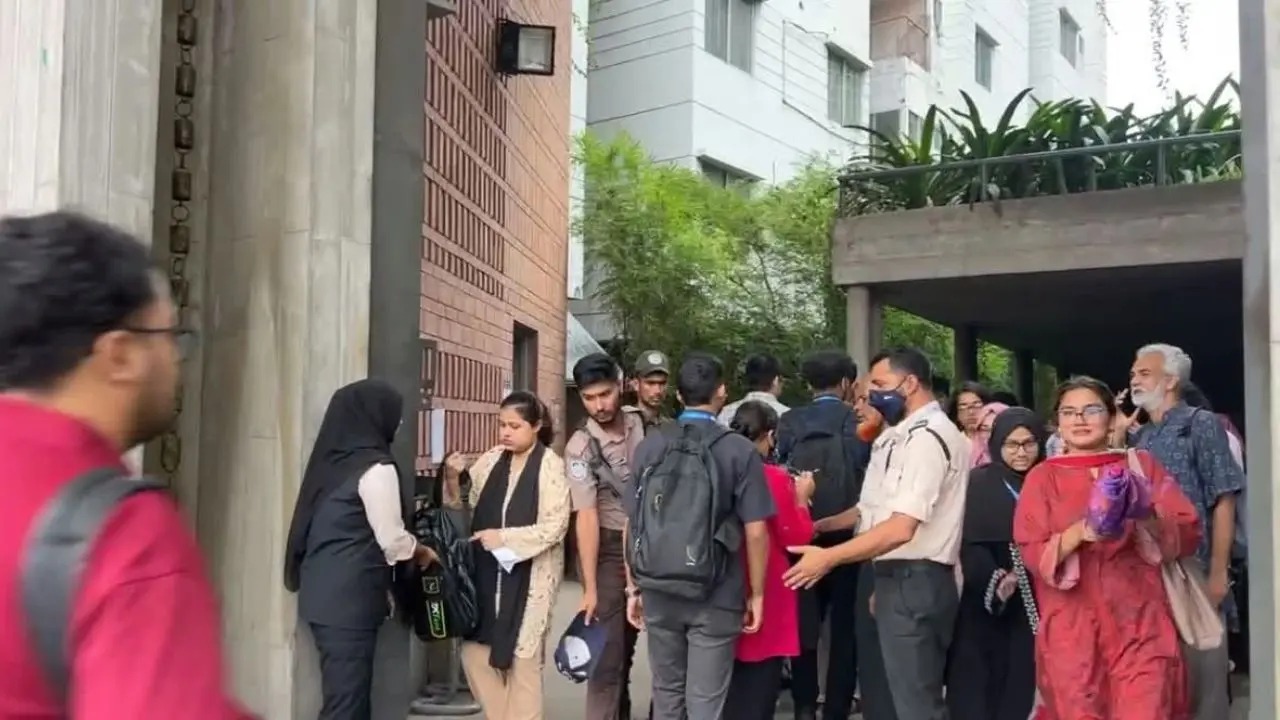 বোমা হামলার হুমকিতে ব্র্যাক বিশ্ববিদ্যালয়ে কড়া নিরাপত্তা