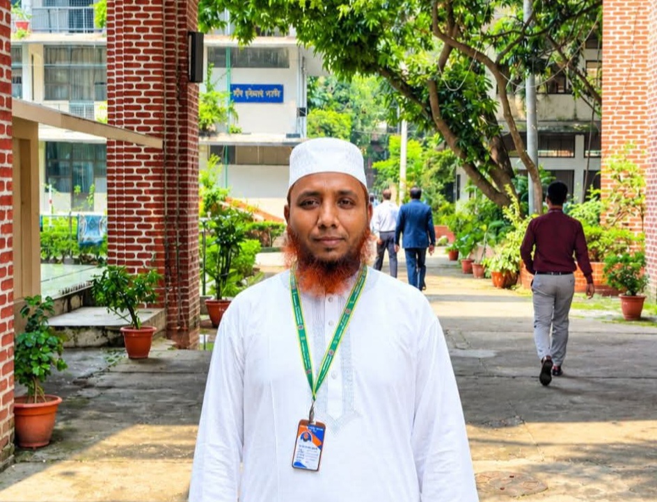 জাতীয় পর্যায়ে শ্রেষ্ঠ গুণী শিক্ষক সম্মাননা পেলেন কচাকাটার ড. আব্দুর রহিম