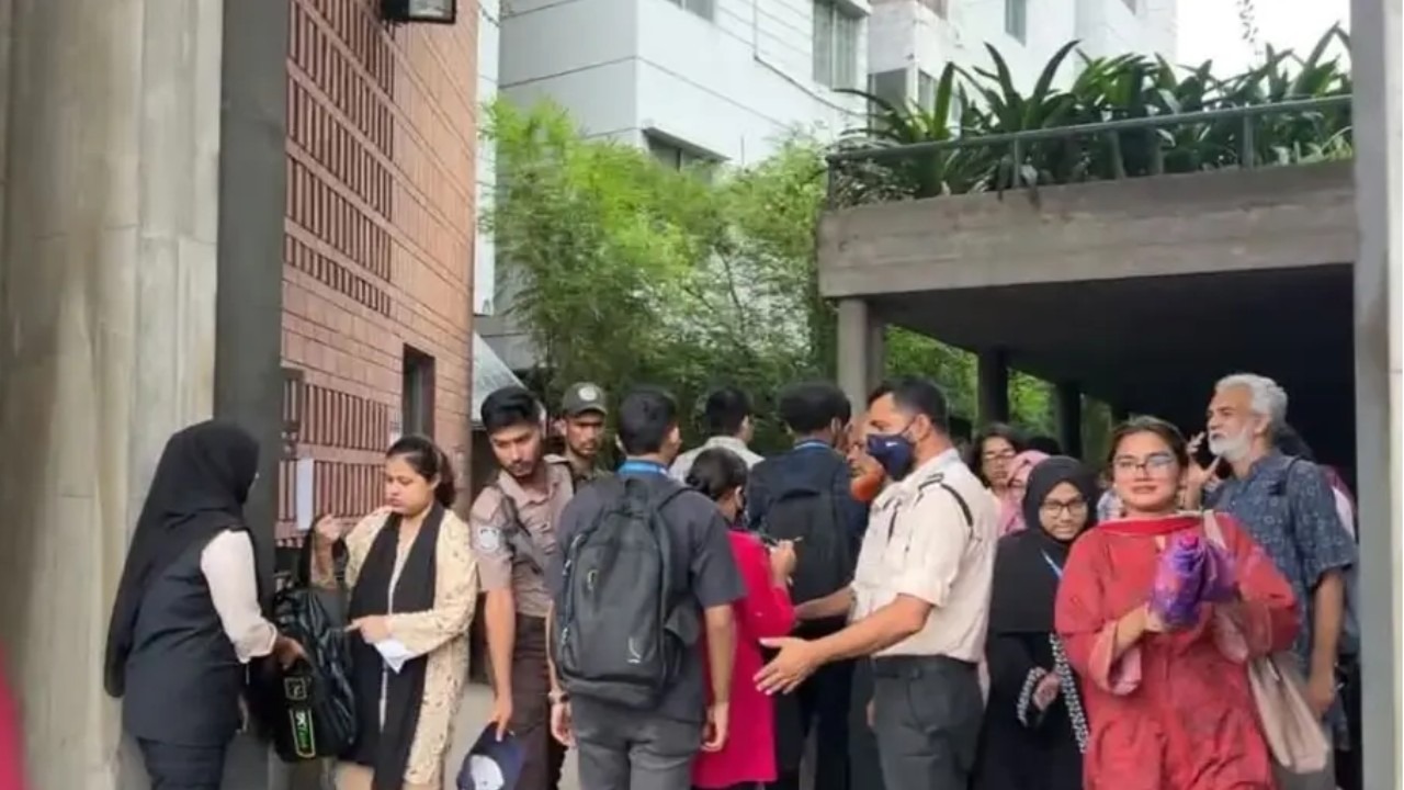 বোমা হামলার হুমকি: নিরাপত্তায় আত্মতুষ্টির সুযোগ নেই