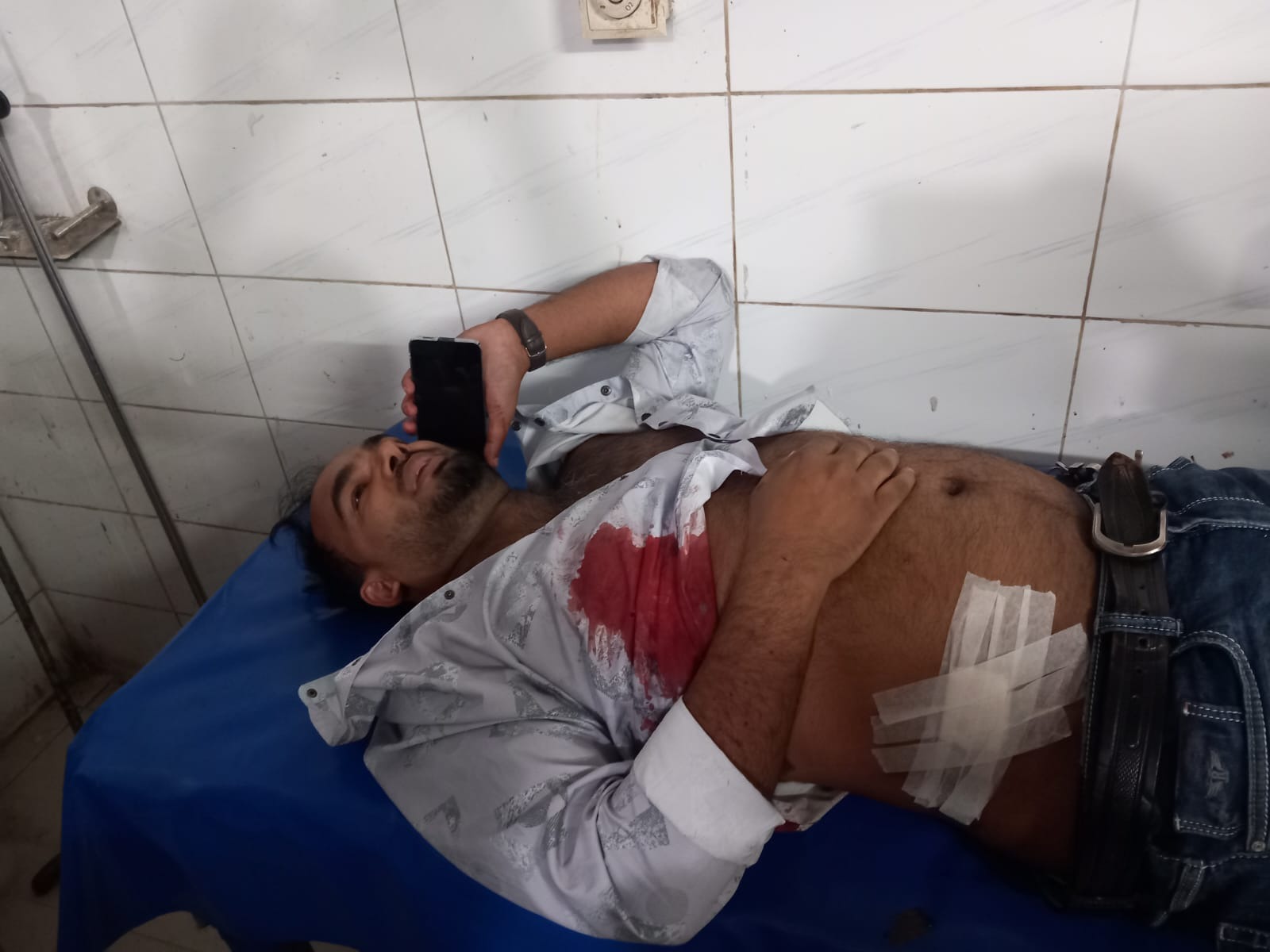শ্রীপুরে বিকাশের টাকা বহনকারী গাড়িতে গুলি, আড়াই কোটি টাকা ছিনতাই