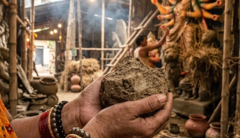 দুর্গাপ্রতিমায় পতিতালয়ের মাটি ব্যবহারের প্রচলিত রীতি কেন