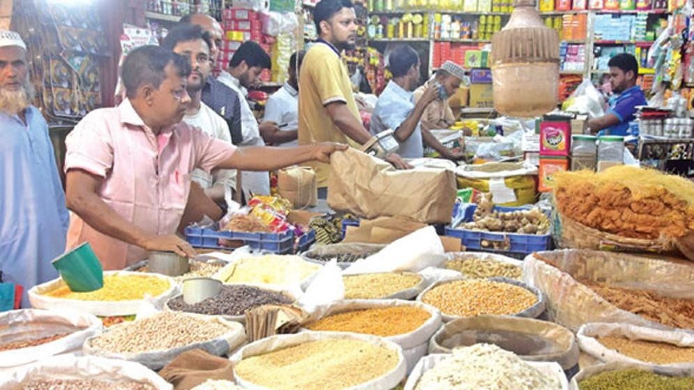 নিয়ন্ত্রণহীন বাজারব্যবস্থা ও আয়-ব্যয়ের অসামঞ্জস্যে বাড়ছে জনদুর্ভোগ