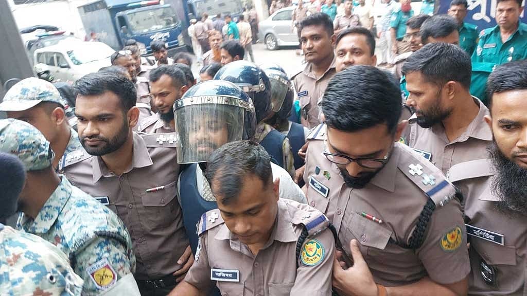 রবীন্দ্রনাথের প্রতিকৃতিতে কালি, অসহিষ্ণুতার অশনিসংকেত
