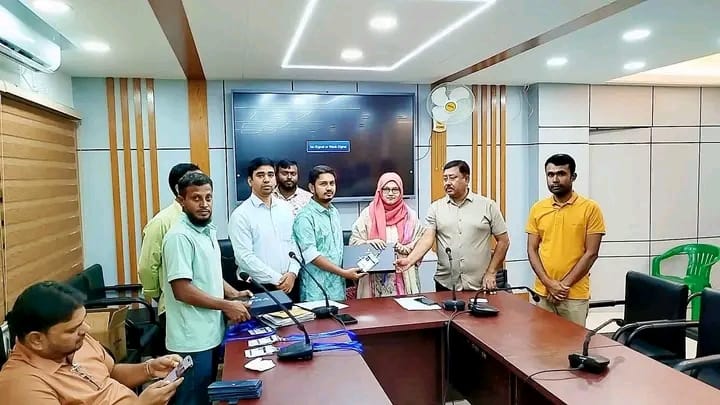 ঘোড়াঘাটে ফ্যামিলি কার্ড কার্যক্রমের উদ্বোধন