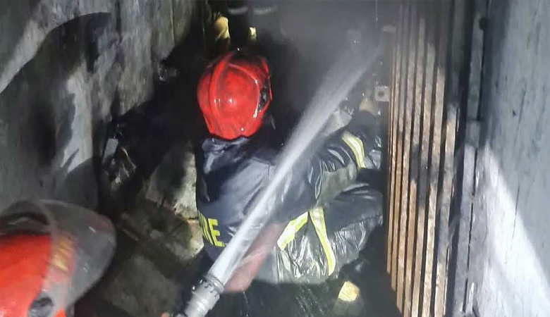 ৩৭ ঘণ্টার চেষ্টায় পুরোপুরি নিভলো চকবাজারের আগুন